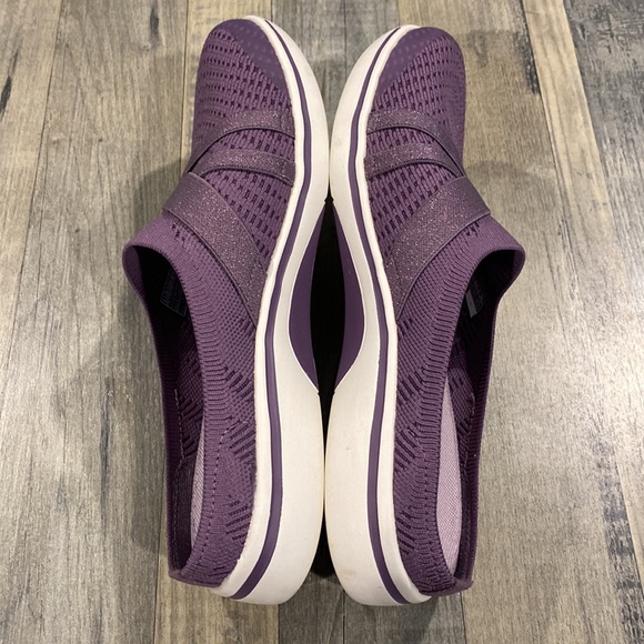 Skechers Arch Fit Slip Ons - Picture 6 of 9